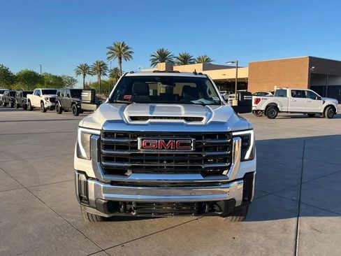 Used 2024 GMC Sierra 2500 SLE w/ SLE Convenience Package image 5