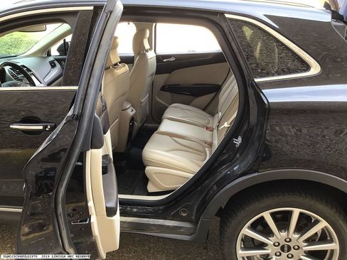 Used 2019 Lincoln MKC Reserve w/ MKC Technology Package FWD image 9