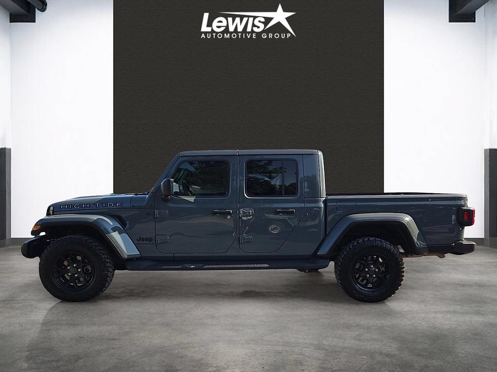 Used 2025 Jeep Gladiator Sport AWD/4WD image 4