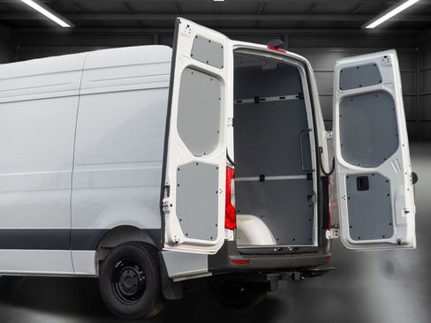 Used 2025 Mercedes-Benz Sprinter 2500 image 17