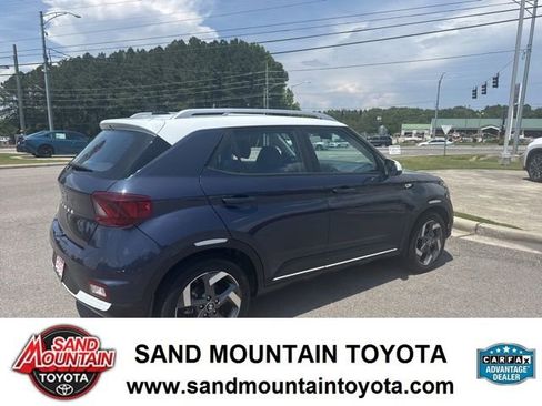 Used 2024 Hyundai Venue Limited FWD image 3
