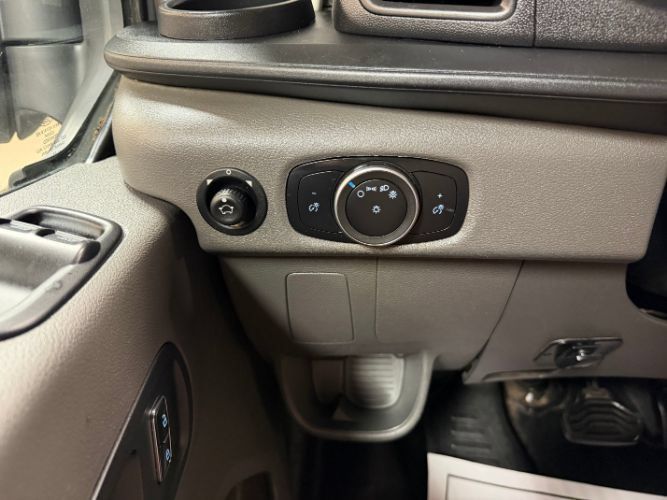 Used 2022 Ford Transit 350 DRW RWD image 18