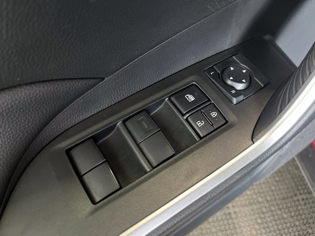 Used 2024 Toyota RAV4 LE AWD/4WD image 4