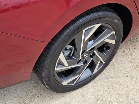Used 2024 Hyundai Elantra Limited FWD image 8