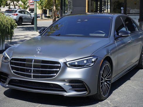 Used 2023 Mercedes-Benz S 580 4MATIC Sedan image 3