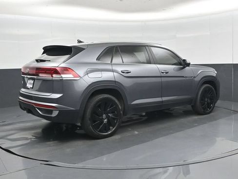 Used 2024 Volkswagen Atlas Cross Sport SE FWD image 28