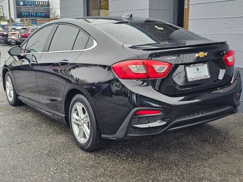 Used 2018 Chevrolet Cruze LT image 3