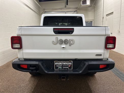 Used 2021 Jeep Gladiator Overland w/ Popular Equipment Package image 3