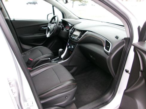 Used 2018 Chevrolet Trax LT w/ LT Convenience Package image 8