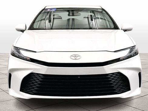 Used 2025 Toyota Camry LE image 3