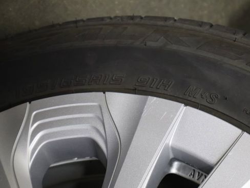 Used 2022 Toyota Prius LE image 36