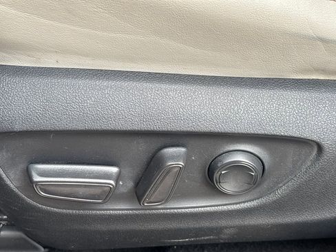 Used 2021 Toyota RAV4 XLE Premium image 8