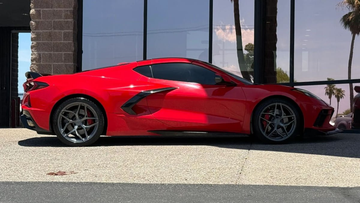 Used 2020 Chevrolet Corvette Stingray Premium Cpe w/ 3LT Preferred Equipment Group RWD image 15