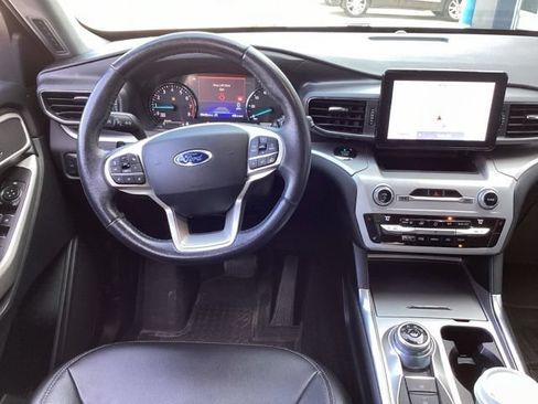 Used 2020 Ford Explorer XLT w/ Equipment Group 202A AWD/4WD image 18