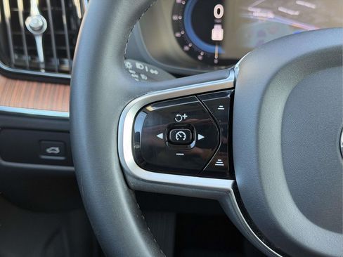 Used 2023 Volvo XC60 B5 Plus w/ Protection Package Premier AWD/4WD image 8