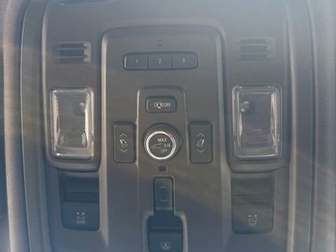 Used 2022 GMC Yukon Denali w/ Denali Ultimate Package AWD/4WD image 36