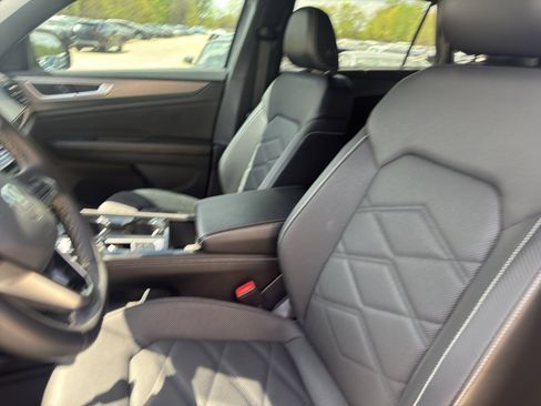 Used 2024 Volkswagen Atlas Cross Sport SE FWD image 12