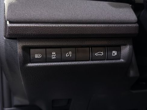 Used 2025 Toyota Camry LE FWD image 27