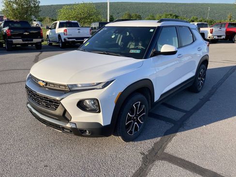 Used 2023 Chevrolet TrailBlazer ACTIV w/ Convenience Package AWD/4WD image 3
