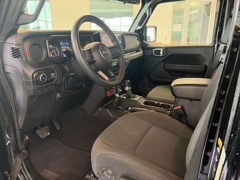 Used 2024 Jeep Wrangler Unlimited Rubicon image 17