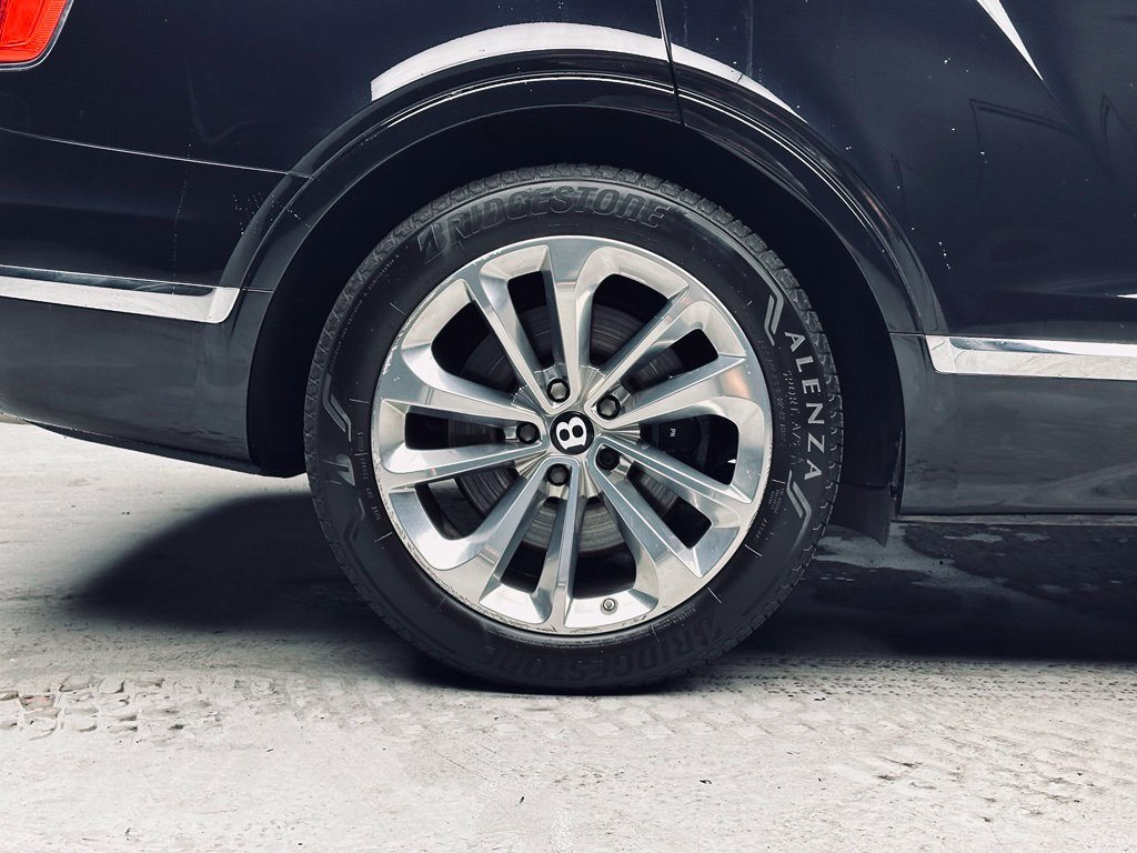 Used 2019 Bentley Bentayga AWD/4WD image 40