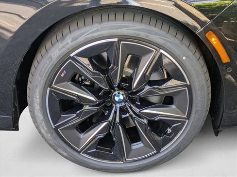 New 2025 BMW 750e xDrive w/ Premium Package image 10