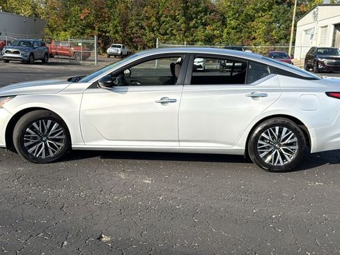 Used 2024 Nissan Altima 2.5 SV image 4