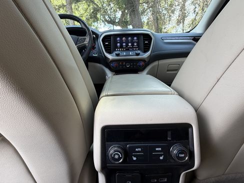 Used 2021 GMC Acadia Denali w/ Denali Technology Package FWD image 38