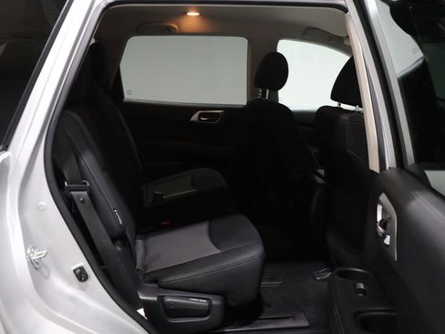 Used 2020 Nissan Pathfinder S image 20