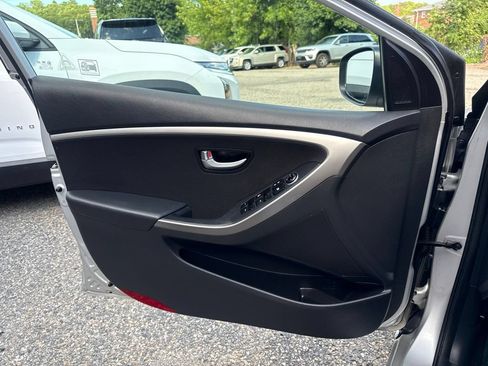 Used 2013 Hyundai Elantra GT FWD image 11