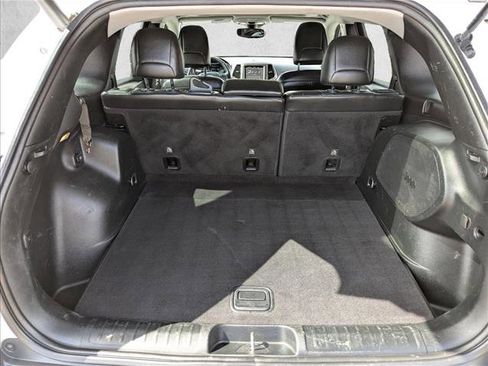 Used 2019 Jeep Cherokee Trailhawk image 6