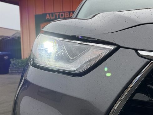 Used 2022 Toyota Highlander XLE AWD/4WD image 4