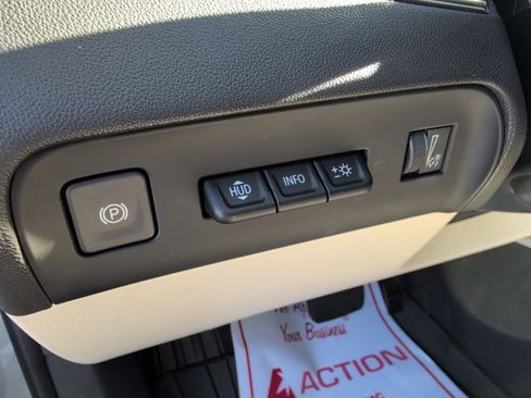 Used 2023 Buick Enclave Avenir w/ Avenir Technology Package image 26