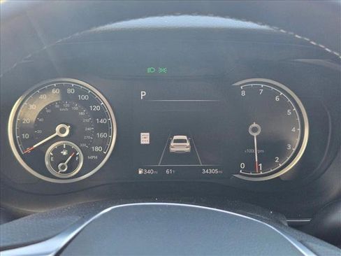 Used 2025 Genesis G70 2.5T image 13