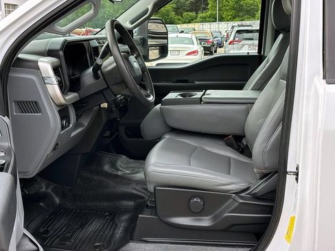 Used 2024 Ford F550 4x4 Regular Cab Super Duty image 10