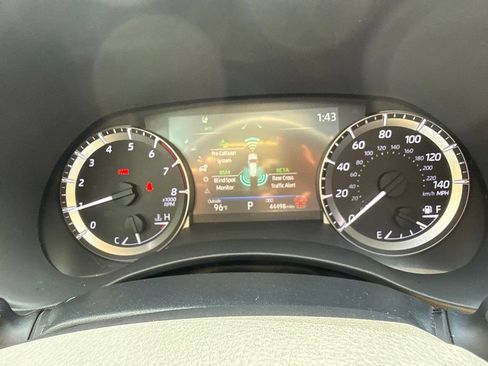 Used 2024 Toyota Highlander XLE FWD image 13