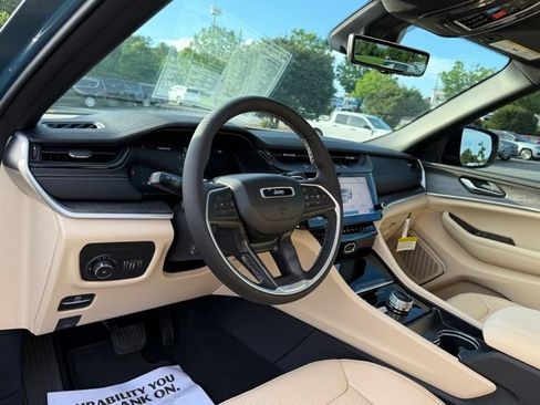 New 2026 Jeep Grand Cherokee L Limited AWD/4WD image 16