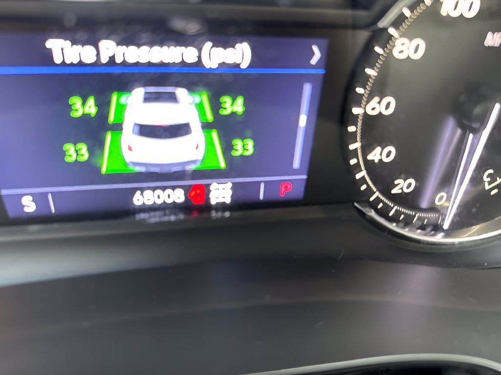 Used 2020 Cadillac XT5 Premium Luxury w/ LPO, Floor Liner Package AWD/4WD image 19