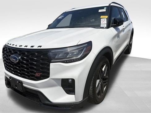 Used 2025 Ford Explorer ST AWD/4WD image 4
