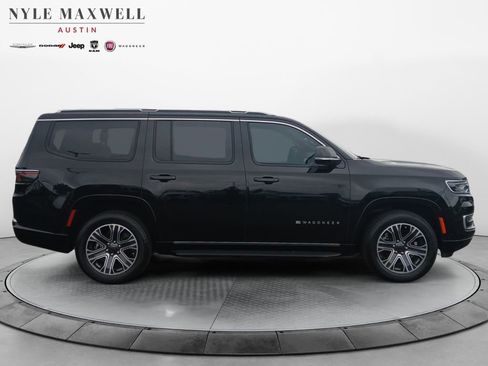 Used 2023 Jeep Wagoneer 4WD w/ Premium Group I image 17