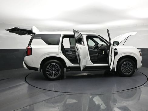 New 2026 Nissan Armada SL w/ Captain's Chari Seat Package AWD/4WD image 37
