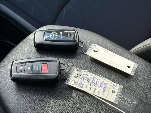 Used 2025 Toyota RAV4 XLE image 3