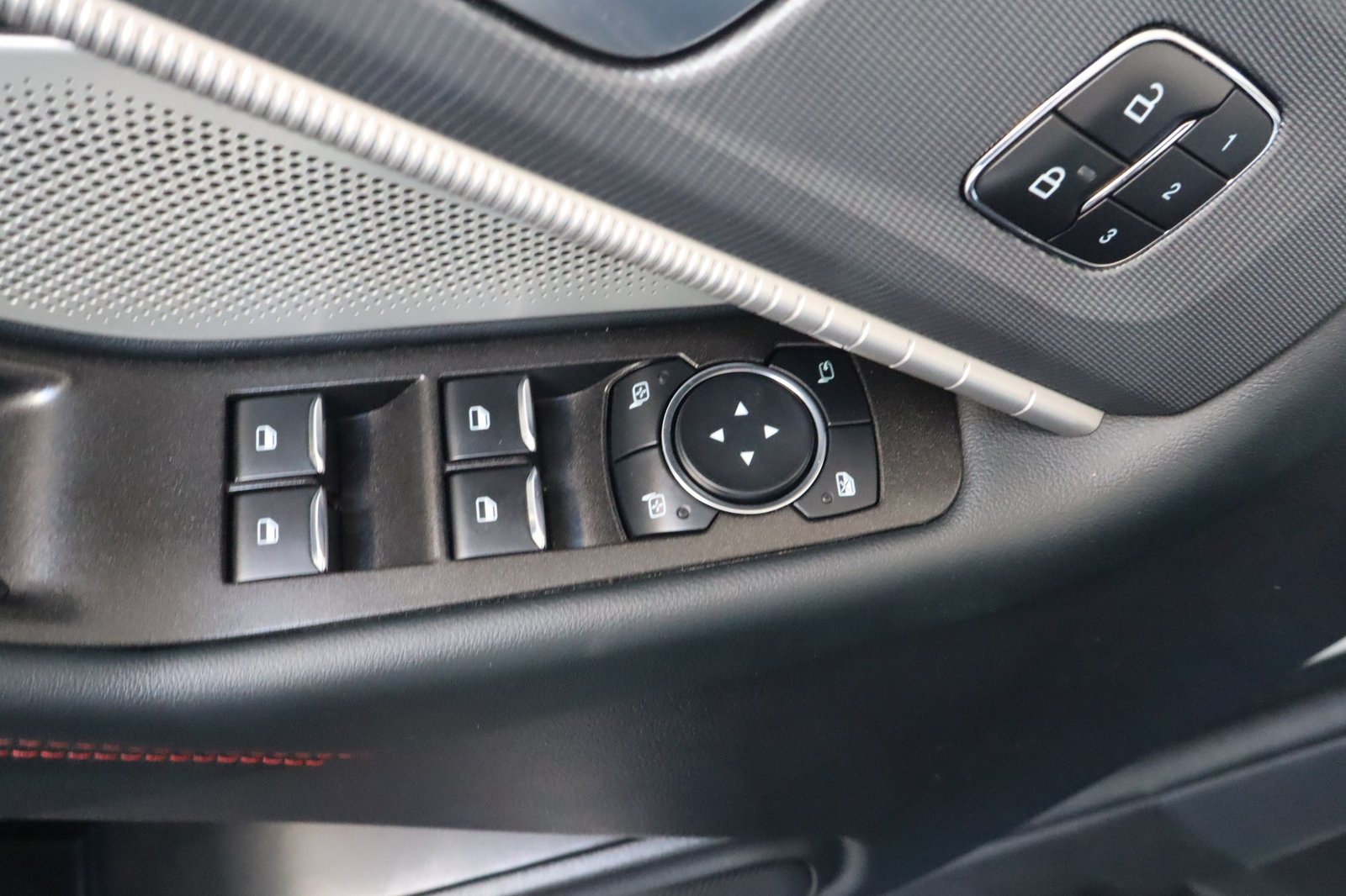 Used 2025 Ford Explorer ST RWD image 19
