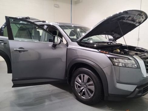 Used 2024 Nissan Pathfinder SV AWD/4WD image 9