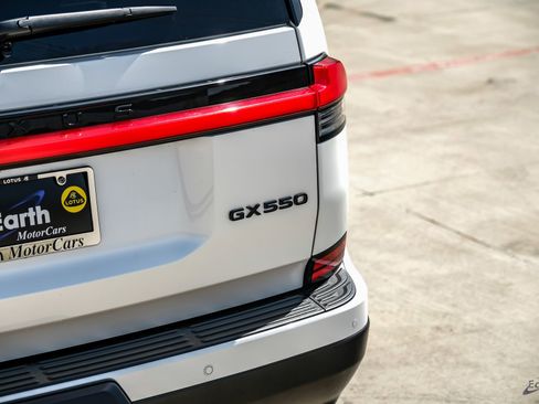 Used 2025 Lexus GX 550 w/ Accessory Package (2T) image 15