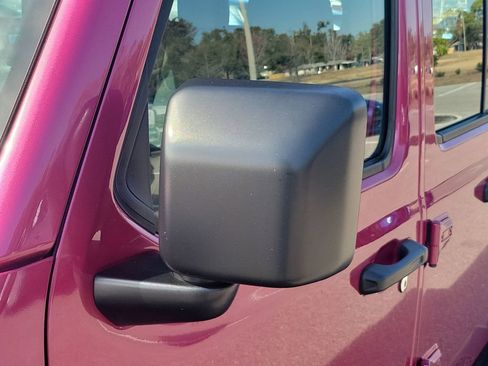 Used 2024 Jeep Gladiator Sport image 11