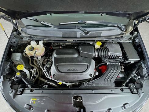 Certified 2020 Chrysler Pacifica Touring w/ S Appearance Package image 19