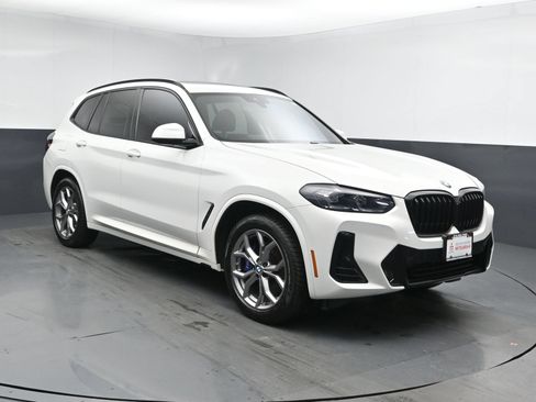 Used 2022 BMW X3 xDrive30i w/ Premium Package Essential AWD/4WD image 2