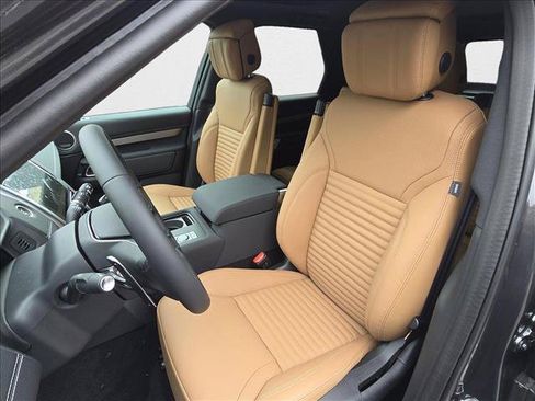 New 2025 Land Rover Discovery Dynamic SE AWD/4WD image 17
