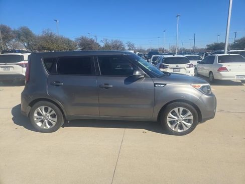 Used 2014 Kia Soul + image 5